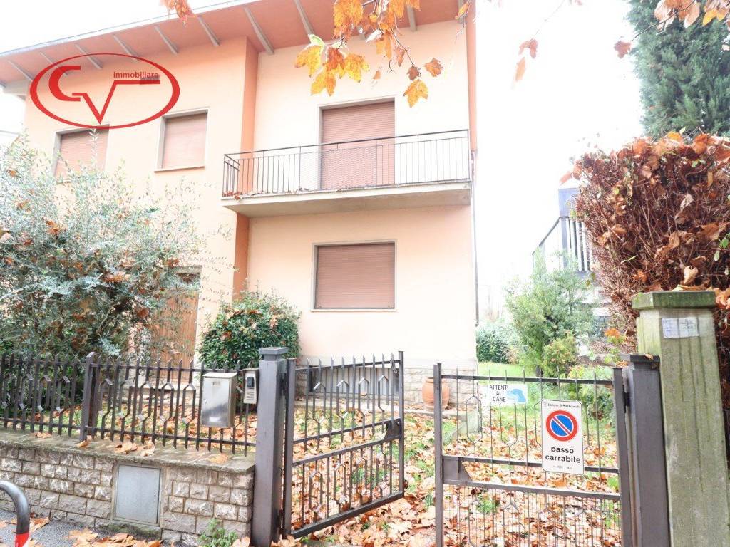 Appartamento a Montevarchi in Viale Armando Diaz - Foto 2