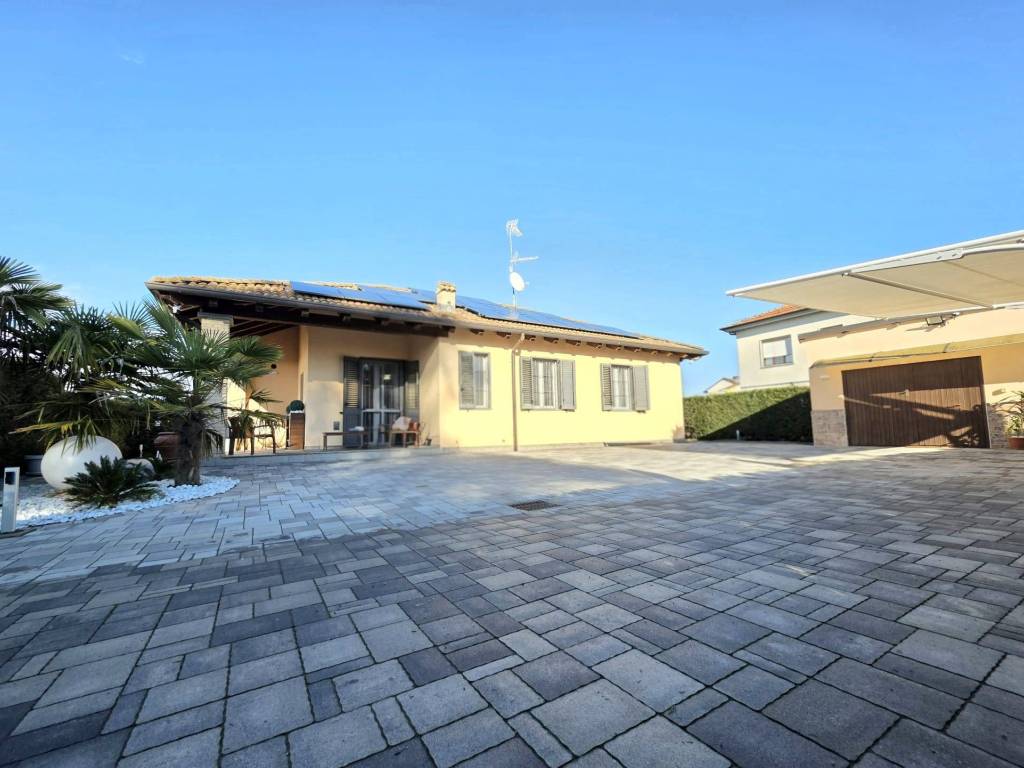Villa a Casale monferrato in Strada Valenza, 39 - Foto 4