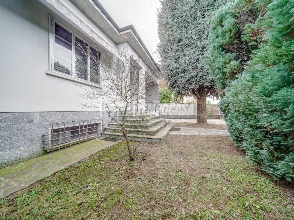 Villa a Cassano magnago in Via Gasparoli 73/C - Foto 4