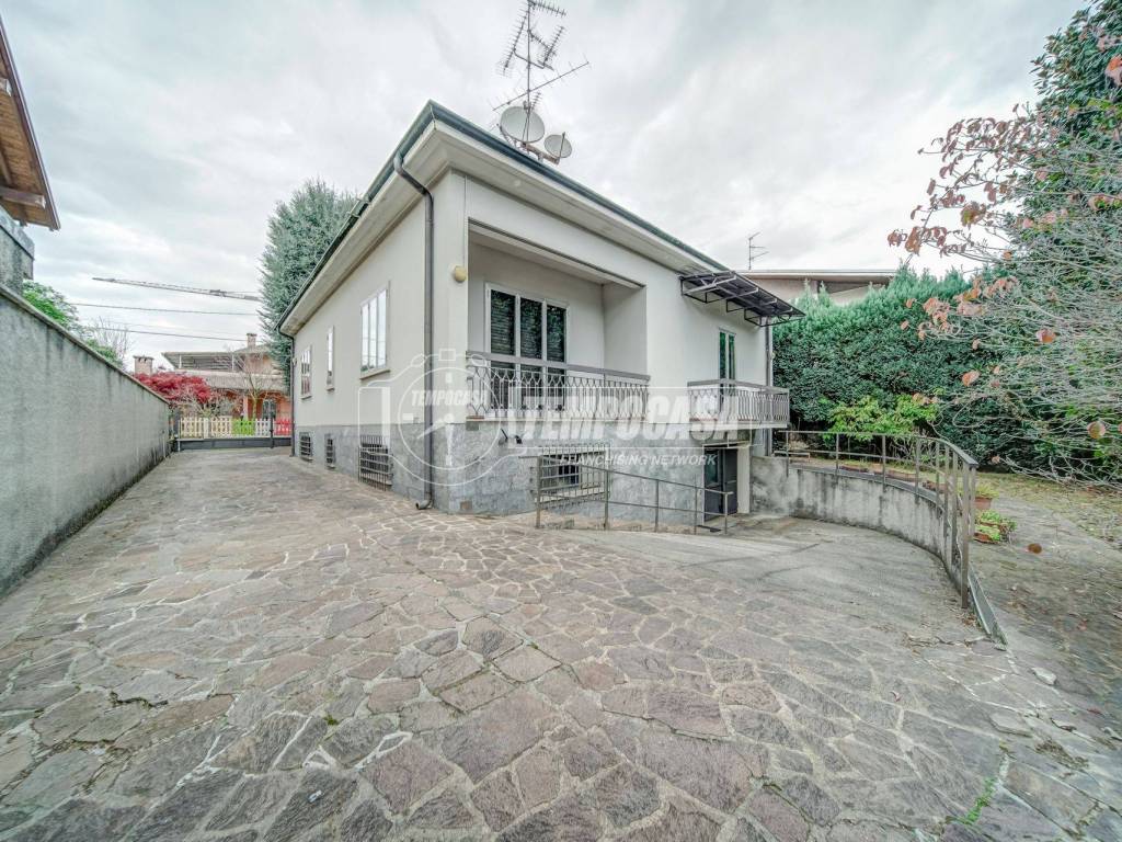 Villa a Cassano magnago in Via Gasparoli 73/C - Foto 5