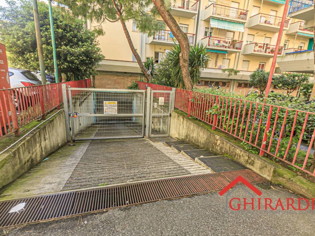 Box / garage a Genova in Via Chiaravagna, 18 - Foto 2