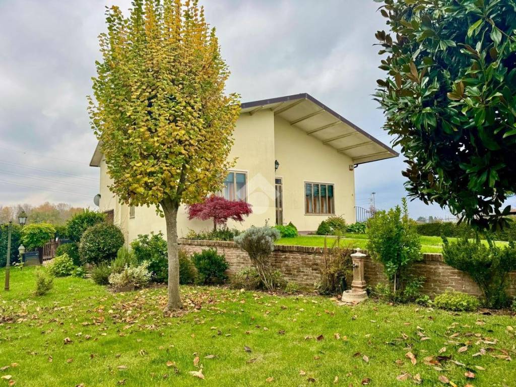 Villa a Rovigo in Via Martiri di Belfiore, 422 - Foto 2