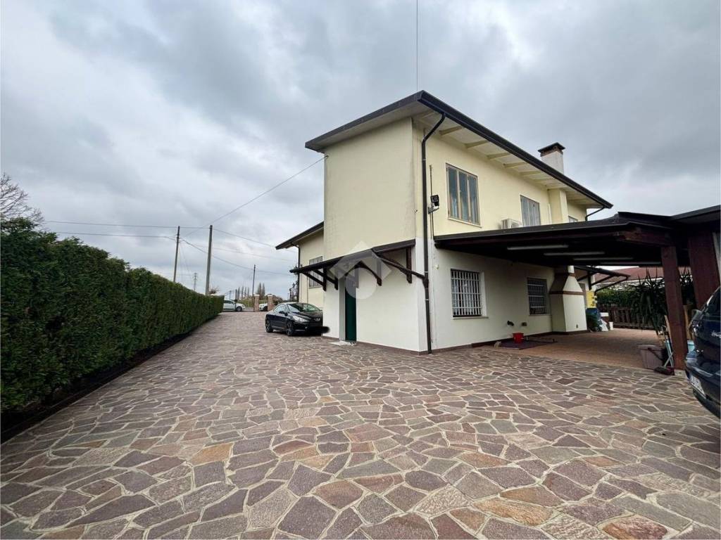 Villa a Rovigo in Via Martiri di Belfiore, 422 - Foto 3