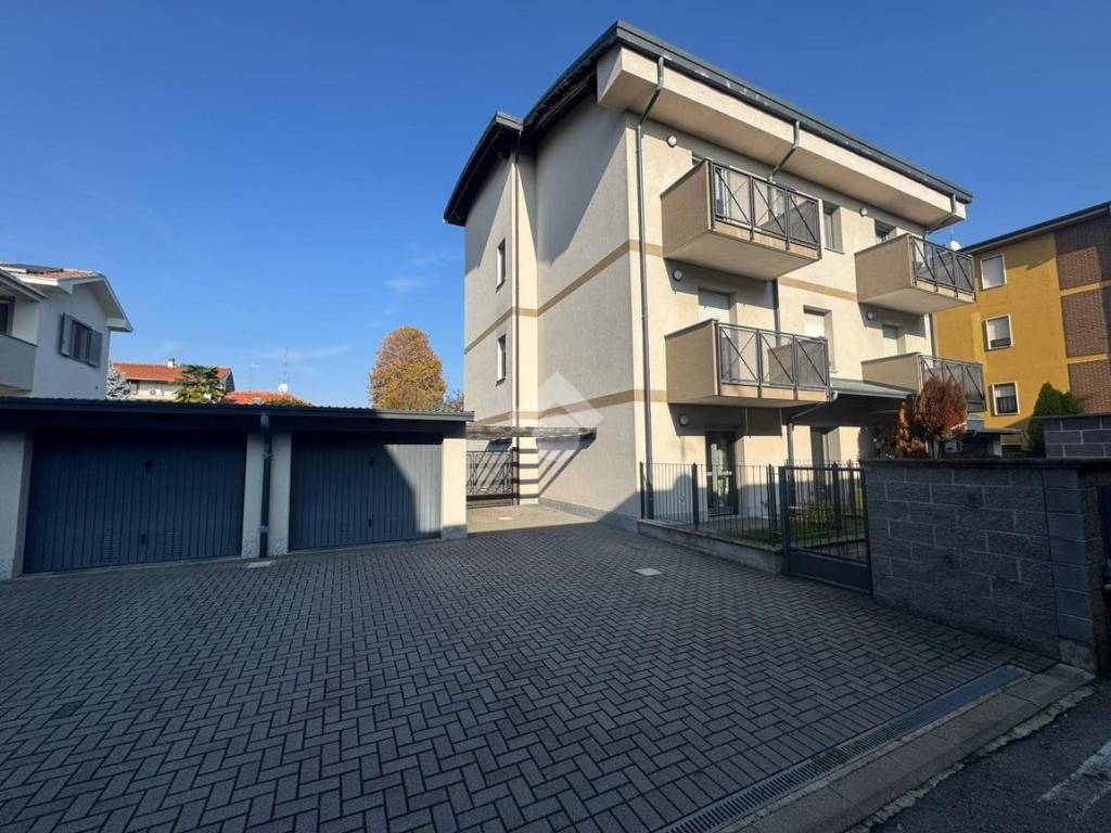 Appartamento a Cameri in Via dei Mille, 5 - Foto 2