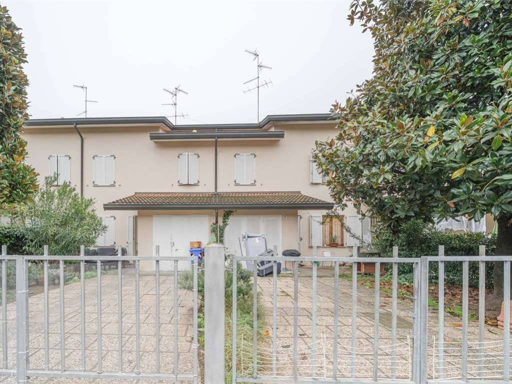 Villetta a schiera a Novi di modena in Via muratori, 24 - Foto 3