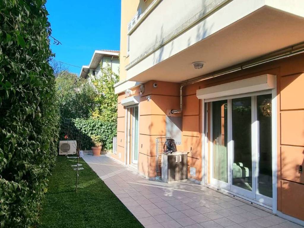 Appartamento a Rimini in Viale Nazario Sauro, 27 - Foto 2