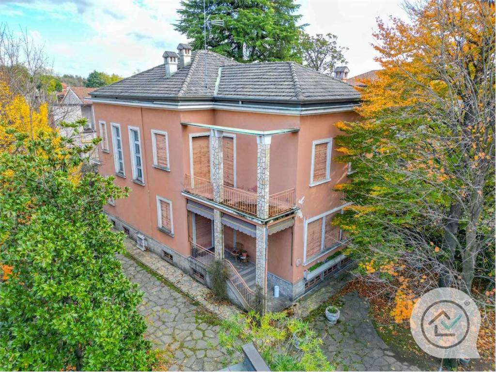 Villa a Busto arsizio in via Enrico Dell'Acqua , 3 - Foto 2