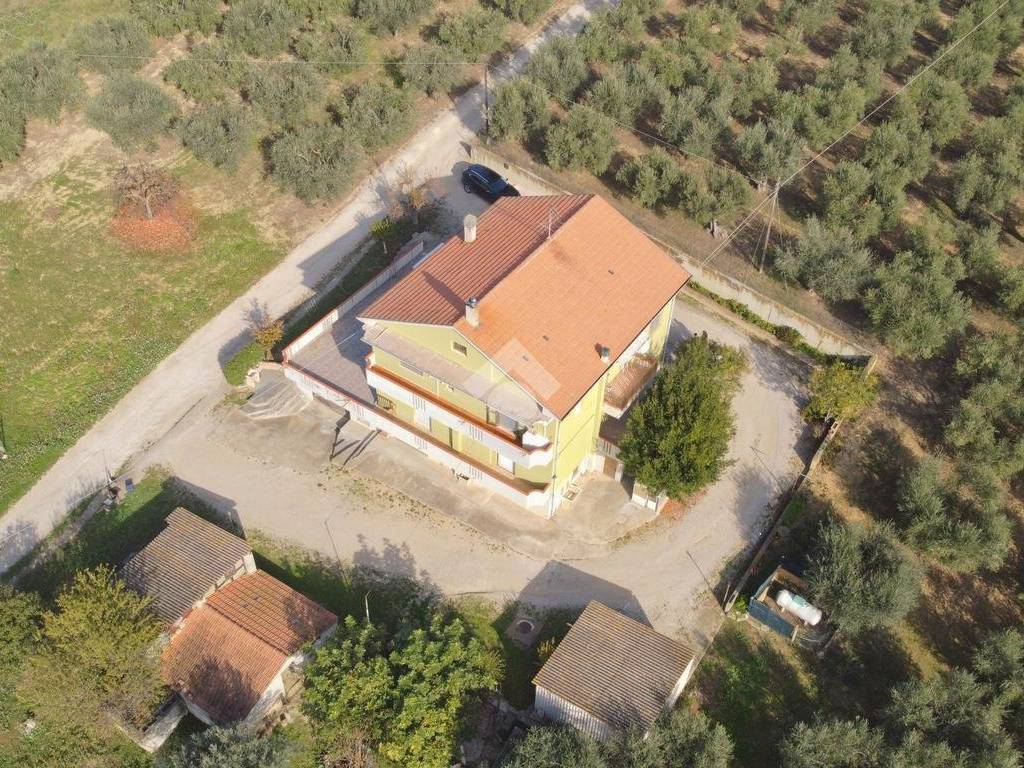 Villa a Giulianova in Via Vecchia Per Montone, 9 - Foto 3