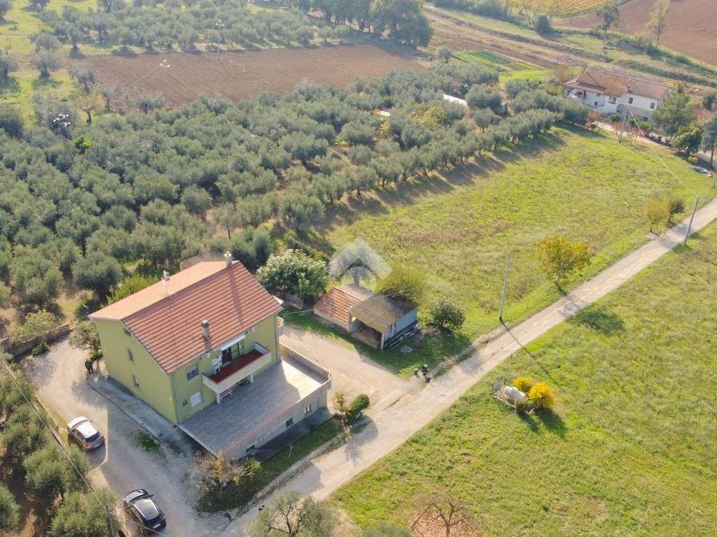 Villa a Giulianova in Via Vecchia Per Montone, 9 - Foto 3