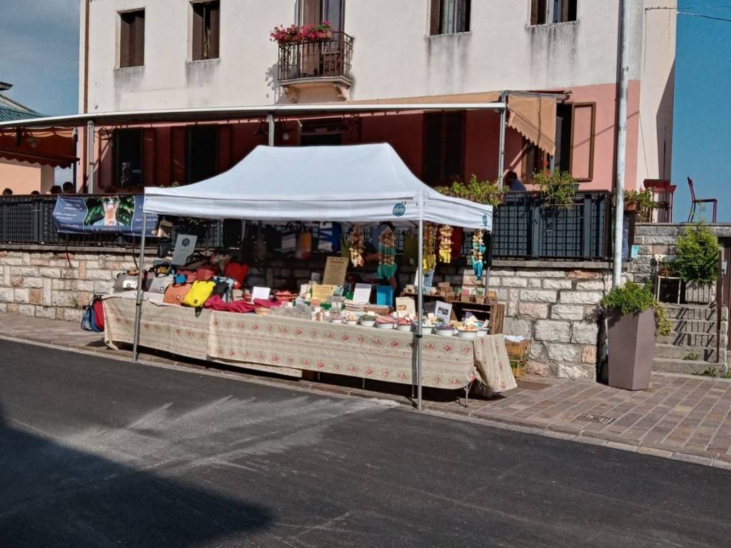 Palazzo / stabile a Tonezza del cimone in Via Roma, 14 - Foto 2