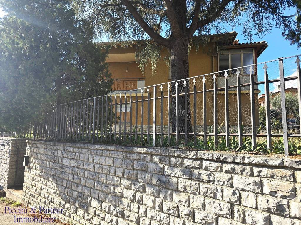 Villa a Passignano sul trasimeno in Via Mario Lucertini, 7 - Foto 2