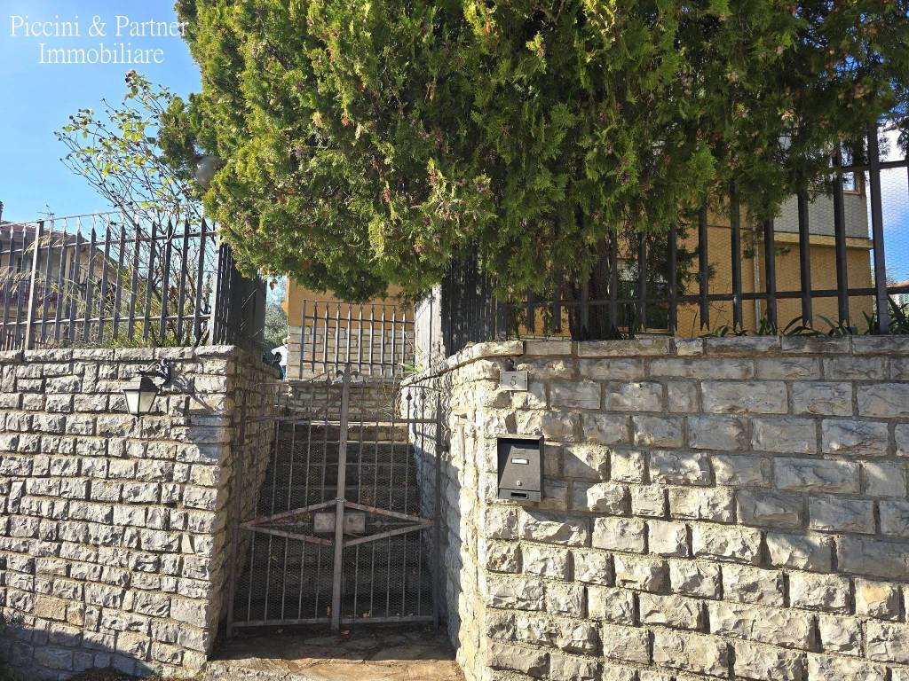 Villa a Passignano sul trasimeno in Via Mario Lucertini, 7 - Foto 3
