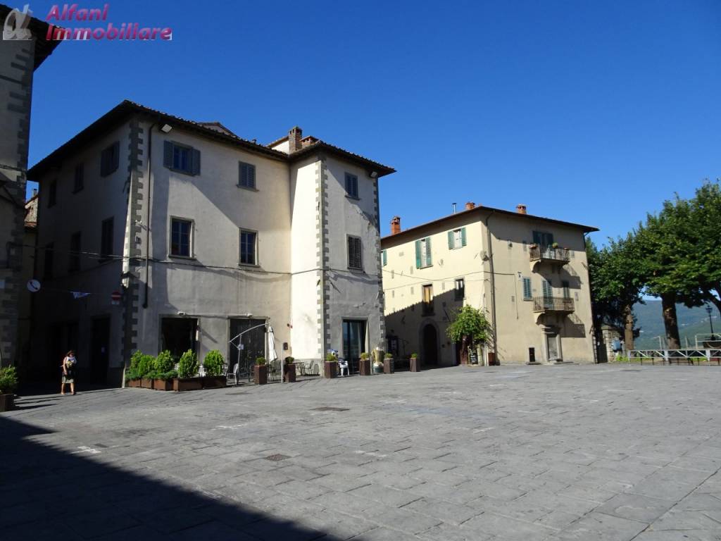 Appartamento a Bibbiena in piazza Camaiani, 6 - Foto 2