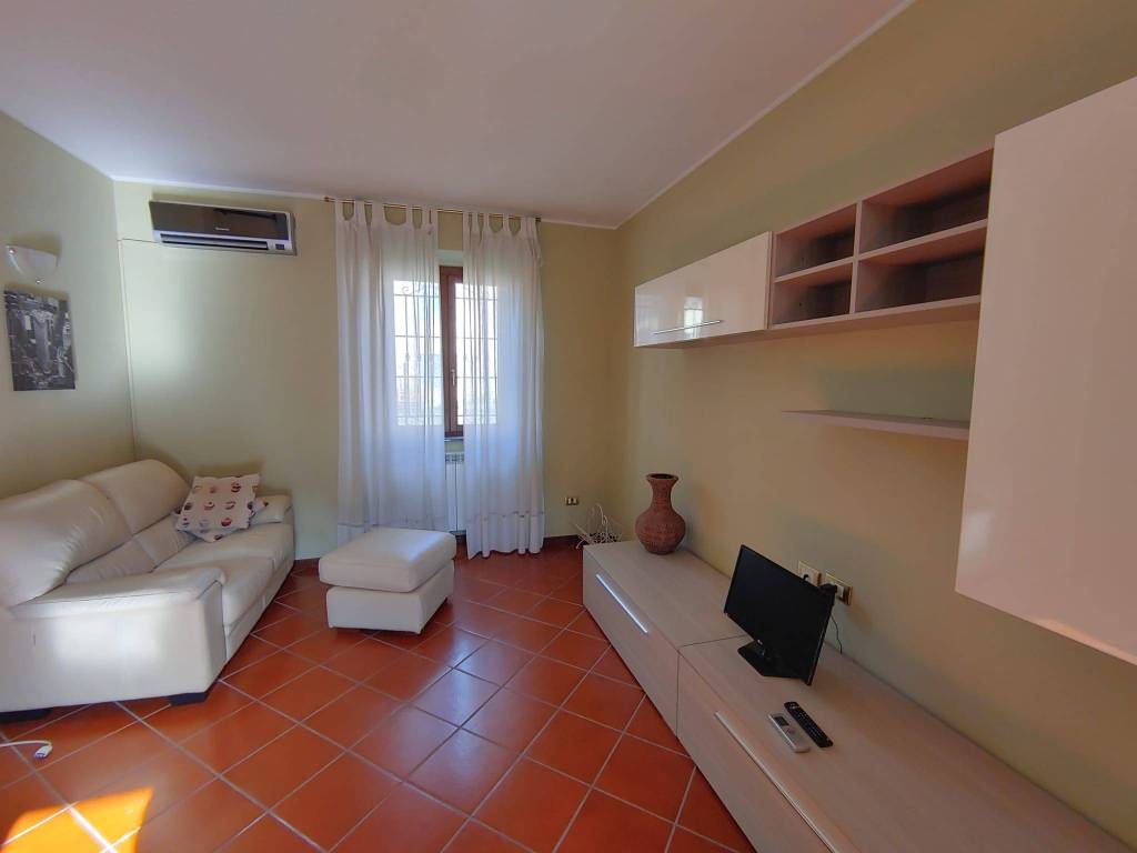 Appartamento a Gallarate in Via Edmondo De Amicis - Foto 2