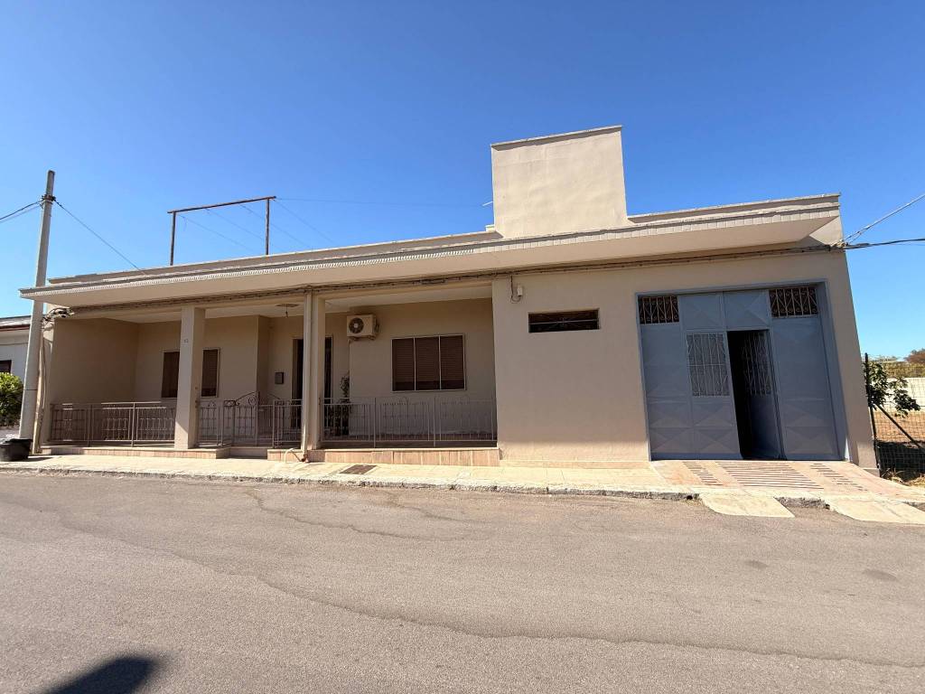 Appartamento a San michele salentino in Via Rodolfo Morandi - Foto 2