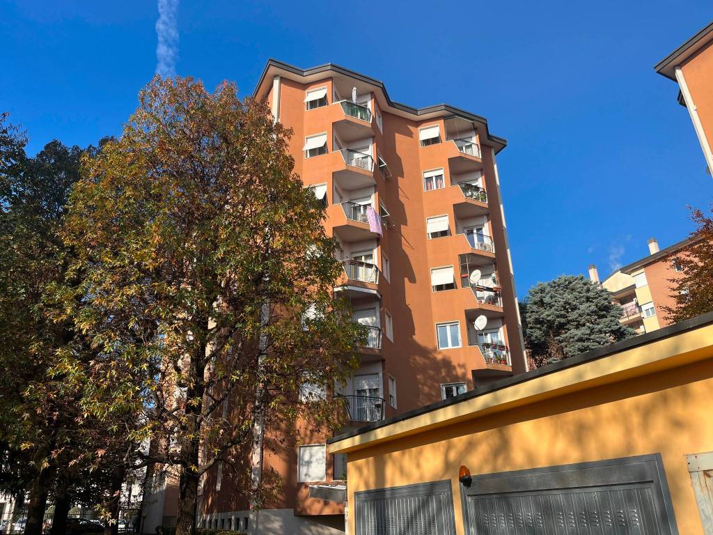 Appartamento a Gallarate in Via Amatore Sciesa - Foto 3