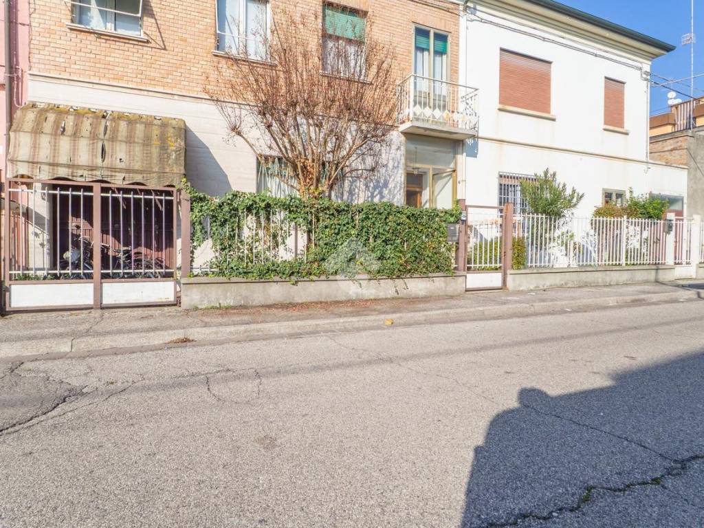 Casa indipendente a Ferrara in Via Nicola Leoniceno, 6 - Foto 2
