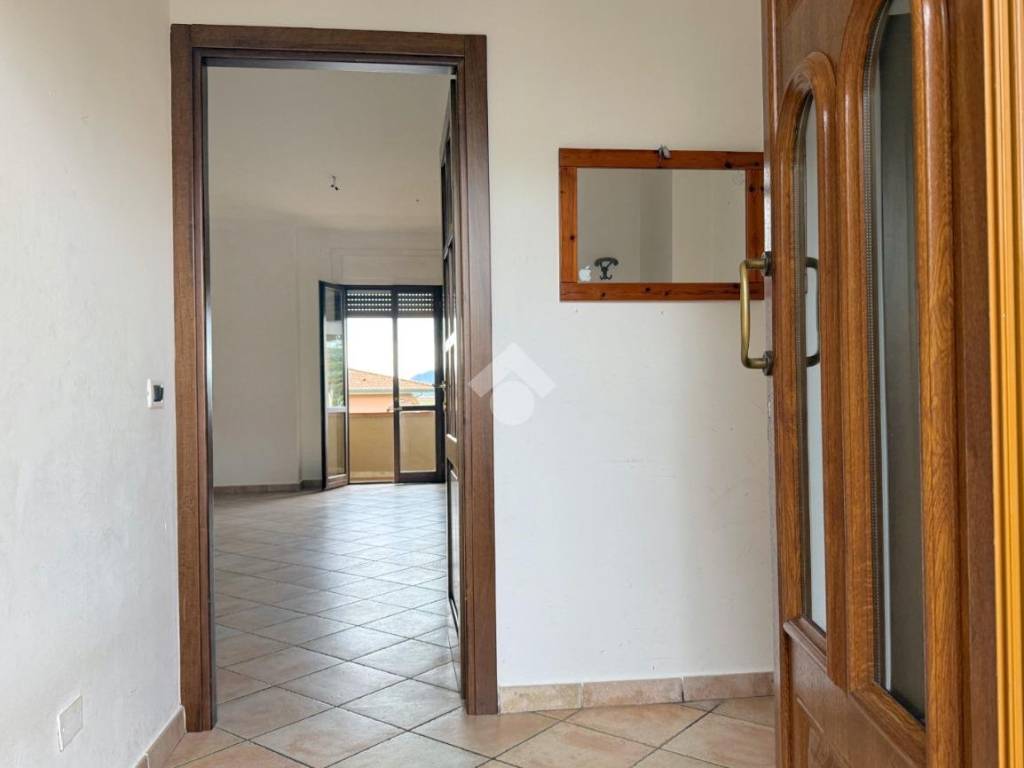 Appartamento a Santo stefano di magra in Piazza Aldo Moro, 15 - Foto 2