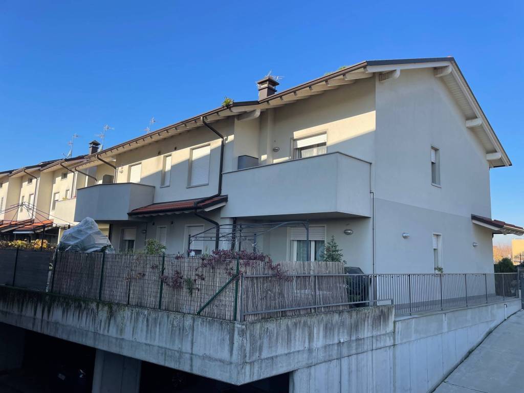 Appartamento a Zelo buon persico in Viale Repubblica - Foto 2