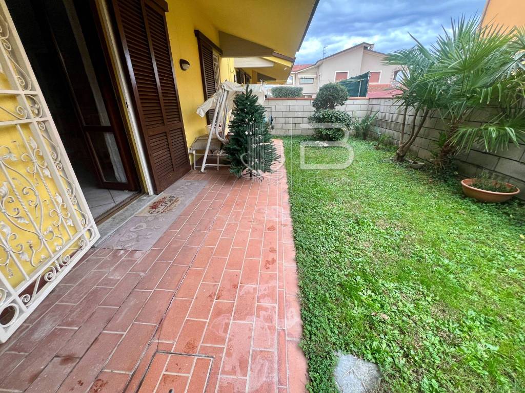Villa a Massa e cozzile in Largo Padre Ernesto Balducci - Foto 2