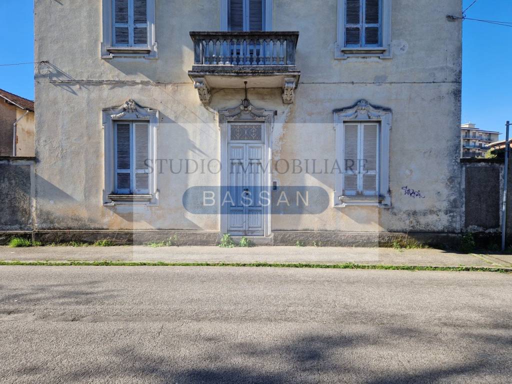 Appartamento a Gallarate in Via Due Giugno 14 - Foto 2