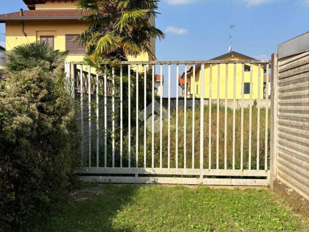Terreno a Lonate pozzolo in Via Trieste - Foto 4