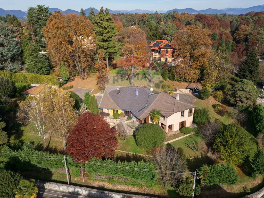 Villa a Venegono superiore in via g puccini, 8 - Foto 2