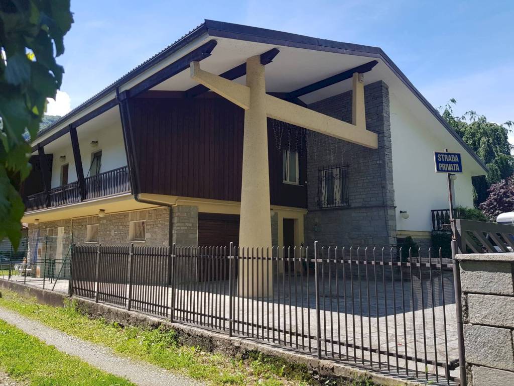 Villa a Torre pellice in viale Dante, 35 - Foto 2