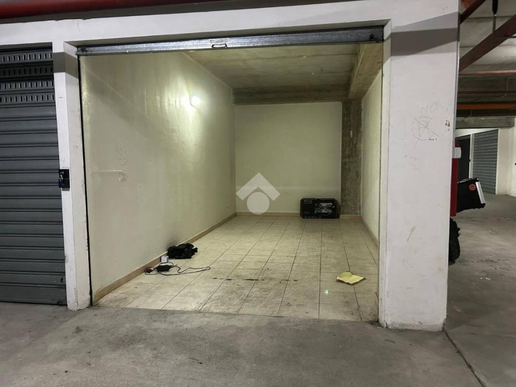 Box / garage a Cosenza in Viale Giacomo Mancini - Foto 2