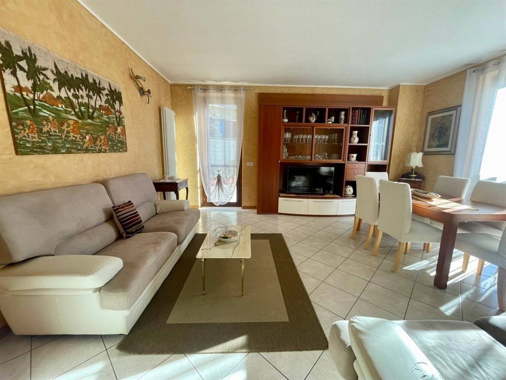 Appartamento a Azzate in Via Del Fontanone - Foto 2