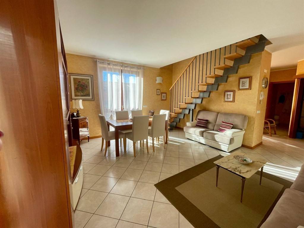 Appartamento a Azzate in Via Del Fontanone - Foto 3