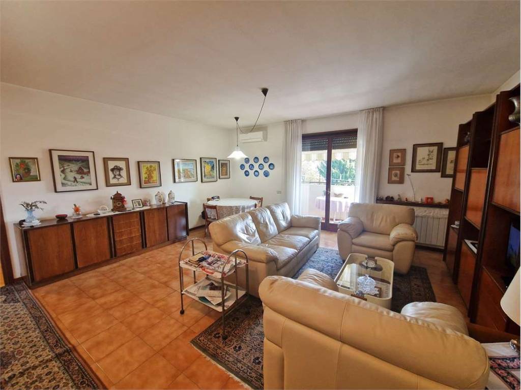 Appartamento a Somma lombardo in Via Dante Alighieri - Foto 2