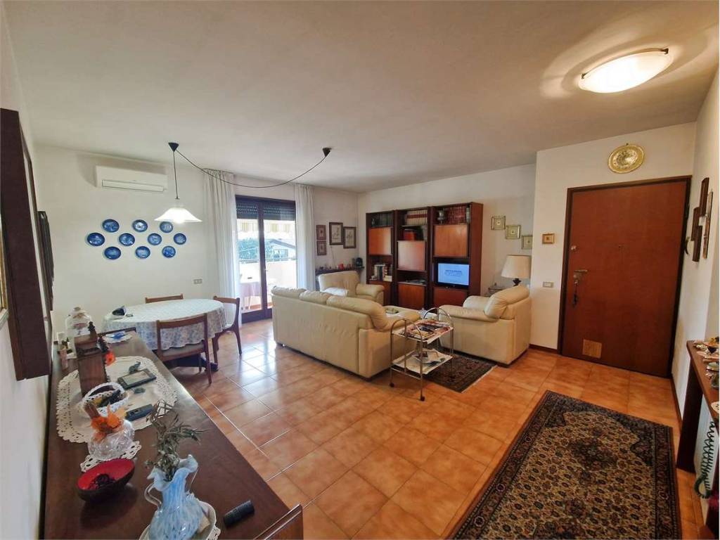 Appartamento a Somma lombardo in Via Dante Alighieri - Foto 4