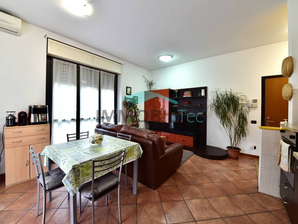 Appartamento a Gerenzano in Via Alessandro Manzoni, 51 - Foto 4