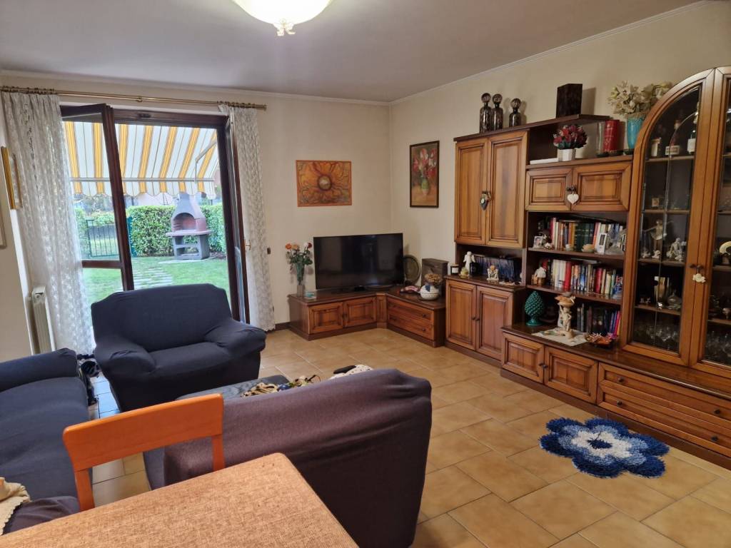 Appartamento a Monvalle in Via Trieste, 12 - Foto 5