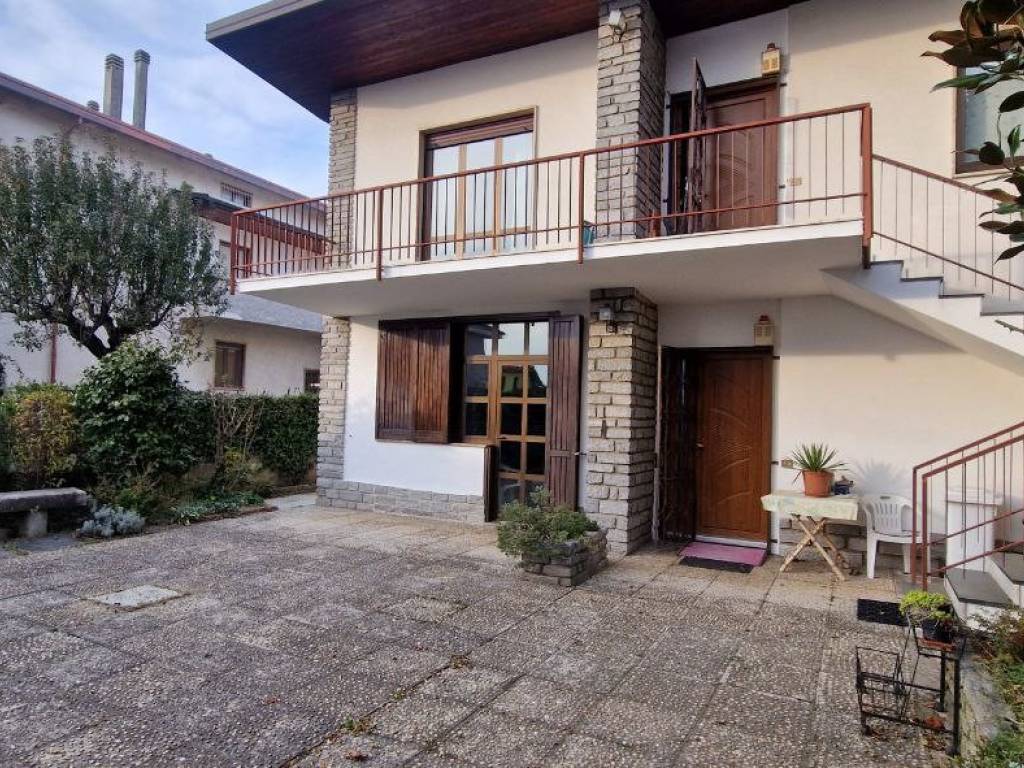 Villa a Venegono superiore in Via Monte Bianco, 16 - Foto 3
