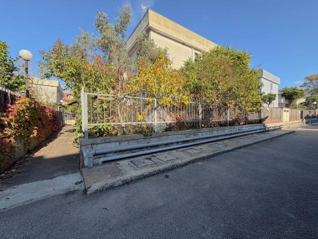 Casa indipendente a Giugliano in campania in Viale dei Pini Nord, 38 - Foto 2
