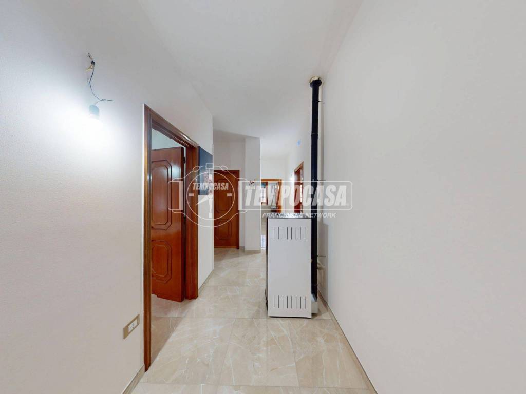 Appartamento a Scorrano in Via P. de Lorentiis 109 - Foto 4