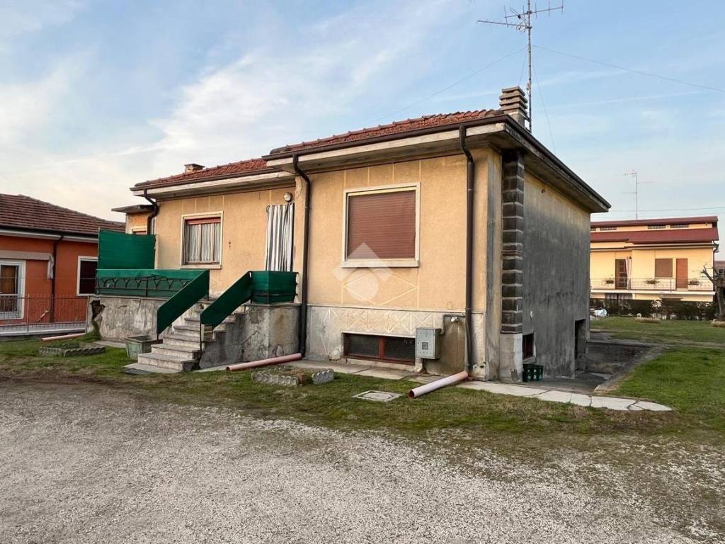 Villa a Volta mantovana in Via Avis, 50 - Foto 2