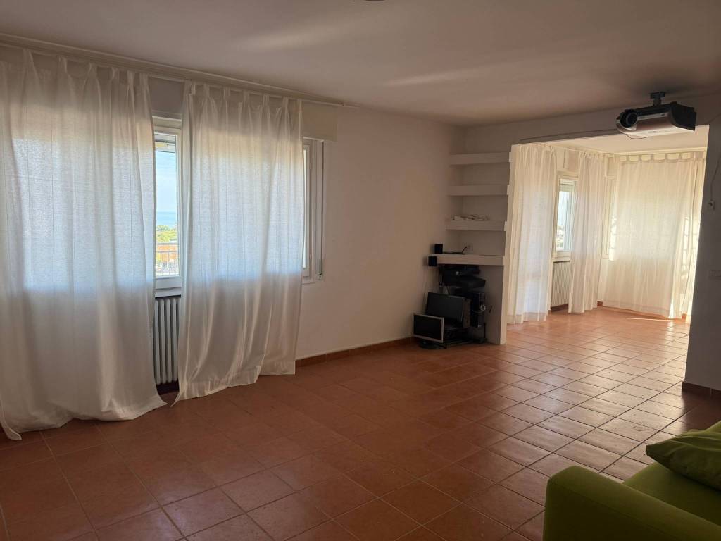 Attico / mansarda a Riccione in Viale Giuseppe Galliano - Foto 3