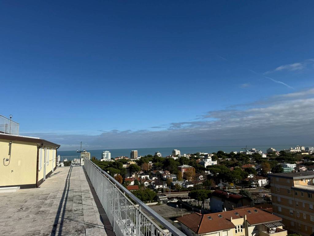 Attico / mansarda a Riccione in Viale Giuseppe Galliano - Foto 4