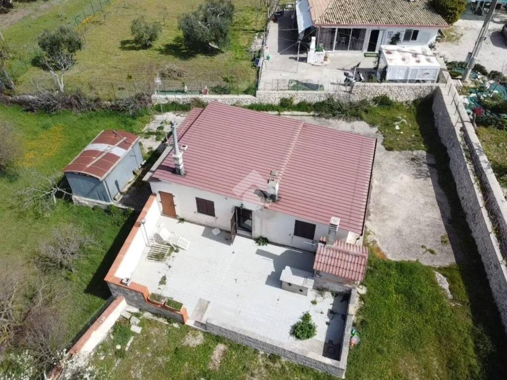 Rustico / casale a Matera in C.DA LA PALOMBA, 1 - Foto 4