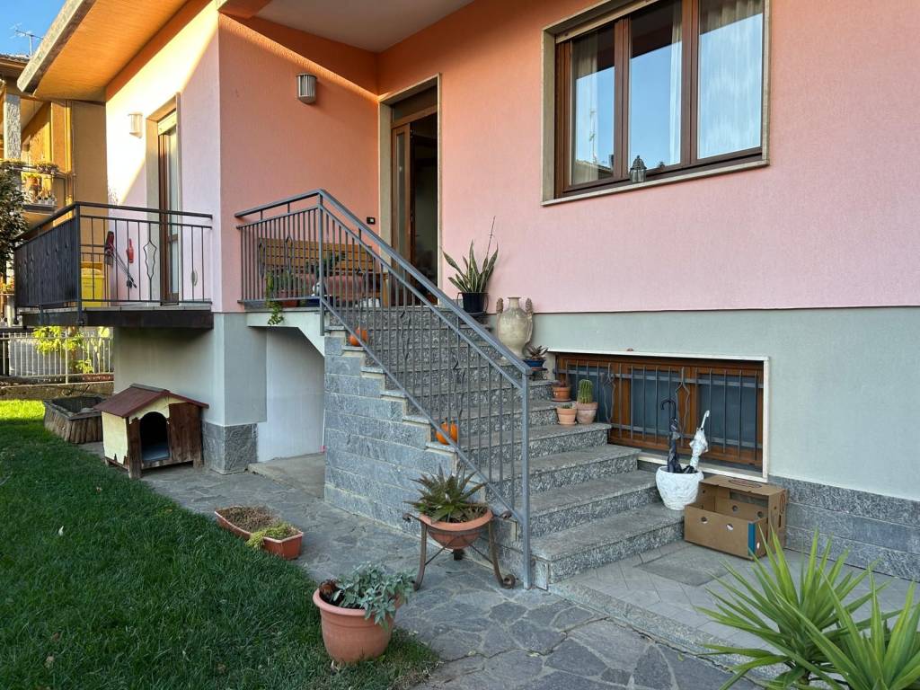 Villa a Induno olona in Via Monte Generoso, 47 - Foto 2