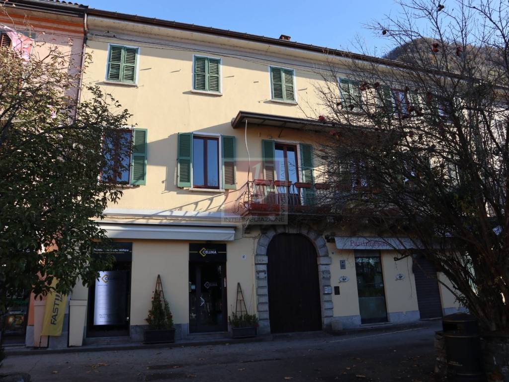 Appartamento a Laveno-mombello in Via Labiena, 39 - Foto 2