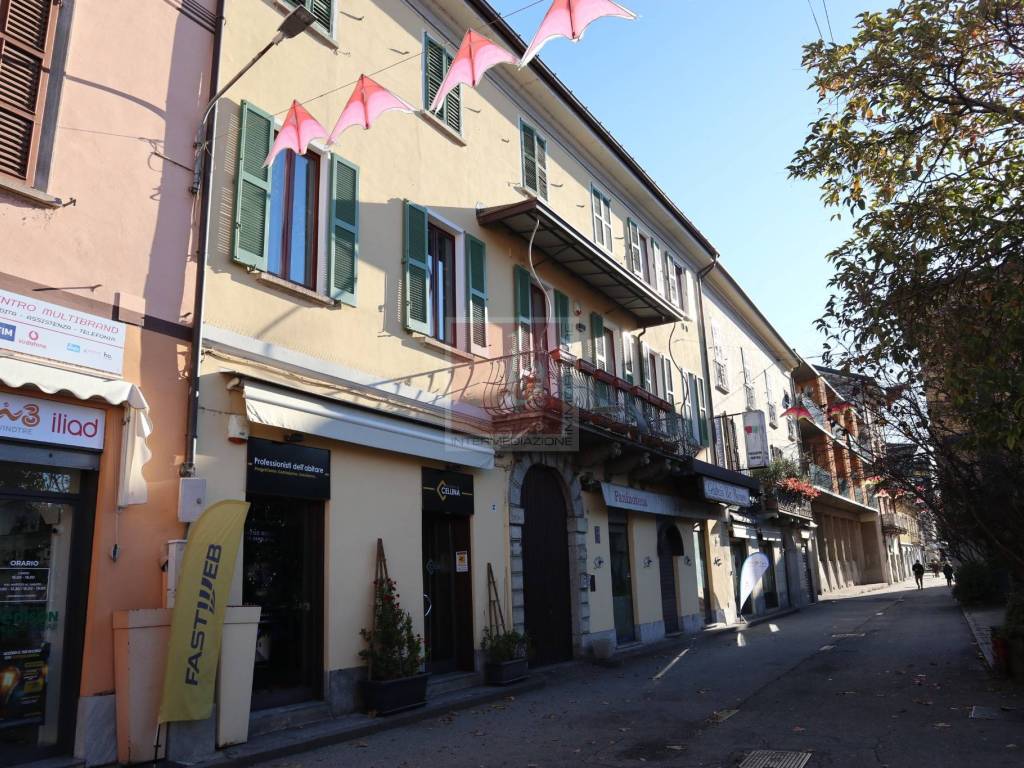 Appartamento a Laveno-mombello in Via Labiena, 39 - Foto 3
