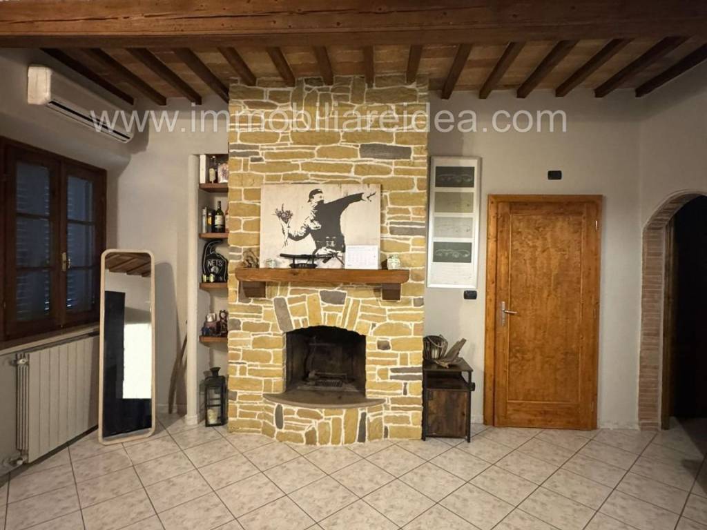 Appartamento a Rosignano marittimo in piazza - Foto 3