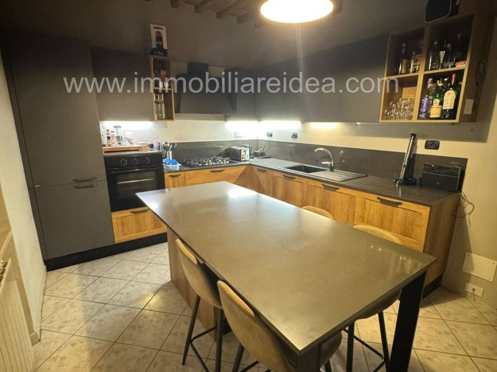 Appartamento a Rosignano marittimo in piazza - Foto 4
