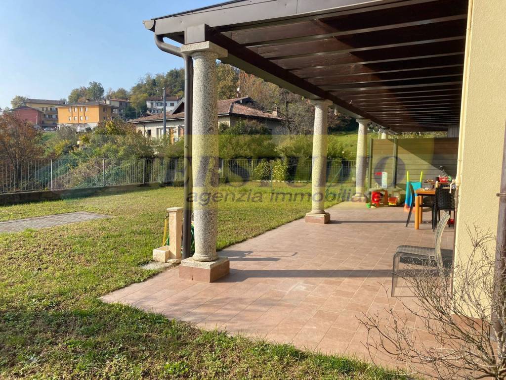 Appartamento a Sotto il monte giovanni xxiii in Via Centralino, 11 - Foto 2