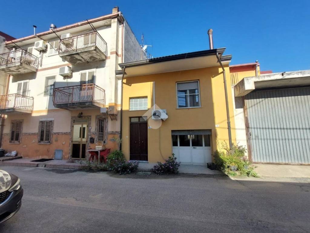 Casa indipendente a Cropani in Via Algeri, 16 - Foto 2