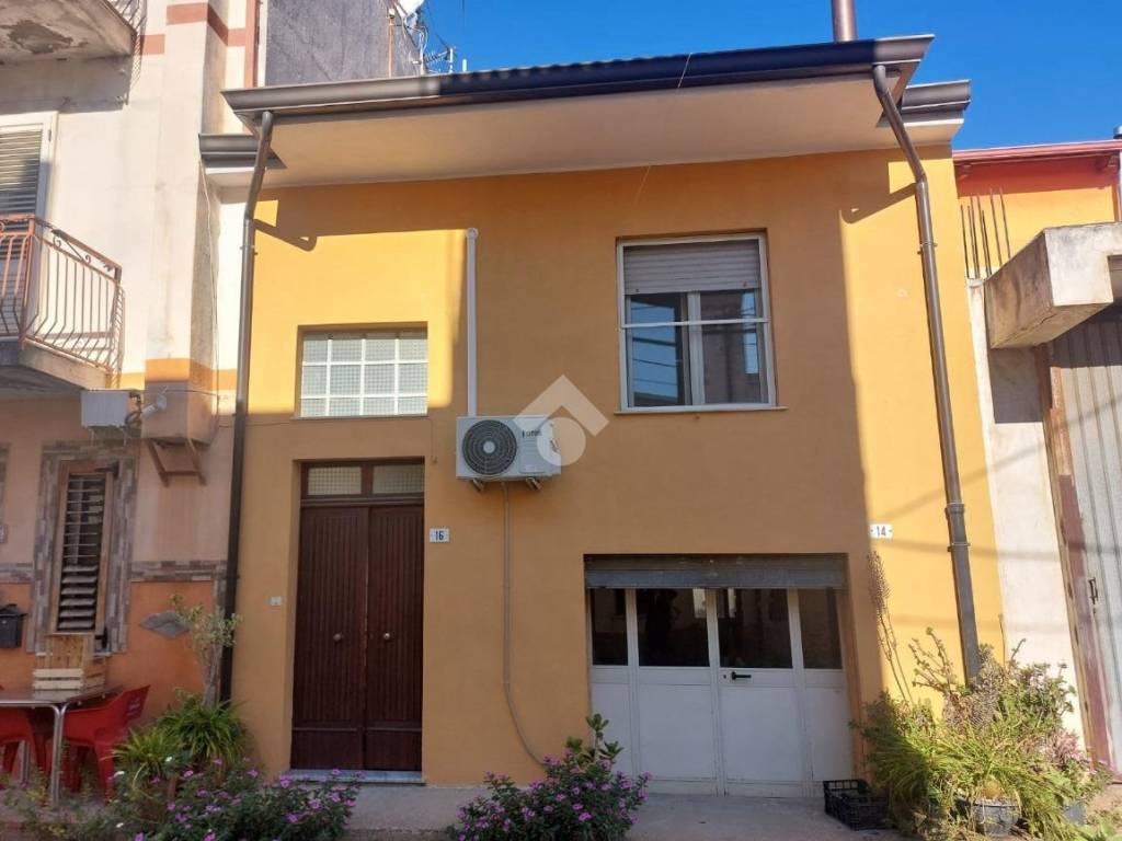 Casa indipendente a Cropani in Via Algeri, 16 - Foto 3